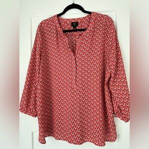 EUC JM Collection Coral Top‎ with White & Black Geometric Design 3/4 sleeve, XL